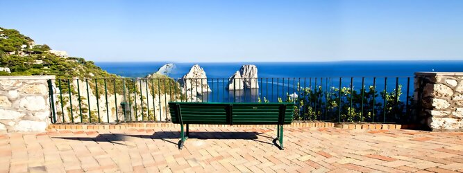 Trip Andorra Feriendestination - Capri ist eine blühende Insel mit weißen Gebäuden, die einen schönen Kontrast zum tiefen Blau des Meeres bilden. Die durchschnittlichen Frühlings- und Herbsttemperaturen liegen bei etwa 14°-16°C, die besten Reisemonate sind April, Mai, Juni, September und Oktober. Auch in den Wintermonaten sorgt das milde Klima für Wohlbefinden und eine üppige Vegetation. Die beliebtesten Orte für Capri Ferien, locken mit besten Angebote für Hotels und Ferienunterkünfte mit Werbeaktionen, Rabatten, Sonderangebote für Capri Urlaub buchen.