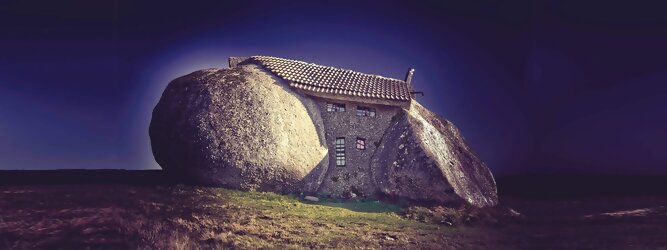 Trip Andorra Reisetipps - Casa do Penedo – das bizarre Steinhaus von der Natur inspiriert, überrascht in der Nähe von Fafe im Norden Portugals. Man würde unwillkürlich Fred Feuerstein erwarten, wenn da nicht rundherum elektrisch betriebene Windkrafträder stünden. Es ist bewohnbar, allerdings ohne Luxus und Komfort. Es sieht aus wie das Flintstones-Haus und soll es auch sein: Der Architekt des „Casa do Penedo“ hat sich vor seinem Bau in den 70er-Jahren wirklich von der amerikanischen Zeichentrickserie inspirieren lassen und seitdem pilgern viele Touristen dorthin Hügel, der von elektrischen Windturbinen gesäumt ist, um das Haus mit eigenen Augen zu sehen.
