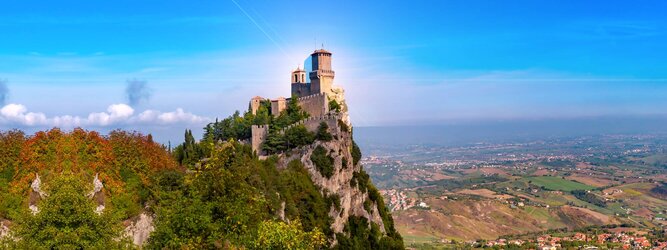 Trip Andorra Urlaubsdestination - San Marino – Hol ihn dir – den heißbegehrten Einreise-Stempel von San Marino. Nimm deinen Reisepass, besuche die örtliche Tourismusbehörde, hier wird die kleine Trophäe in dein Reisedokument gestempelt, es sieht gut aus und ist eine supertolle Urlaubserinnerung. Dieses neue Trendy-Reiselust-Souvenir passt ausgezeichnet zu den anderen außergewöhnlichen Stempeln deiner vergangenen Reisen. San Marino ist ein sehr interessanter Zwergstaat, eine Enklave, vollständig von Italien umgeben, eine der ältesten bestehenden Republiken und eines der reichsten Länder der Welt. Die beliebtesten Orte für Ferien in San Marino, locken mit besten Angebote für Hotels und Ferienunterkünfte mit Werbeaktionen, Rabatten, Sonderangebote für San Marino Urlaub buchen.